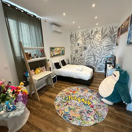 Luxury House In Near Old Town *